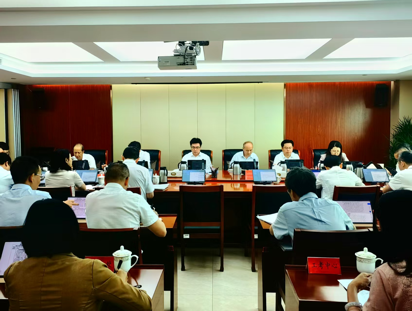 竞彩网
举办深入贯彻中央八项规定精神学习教育读书班