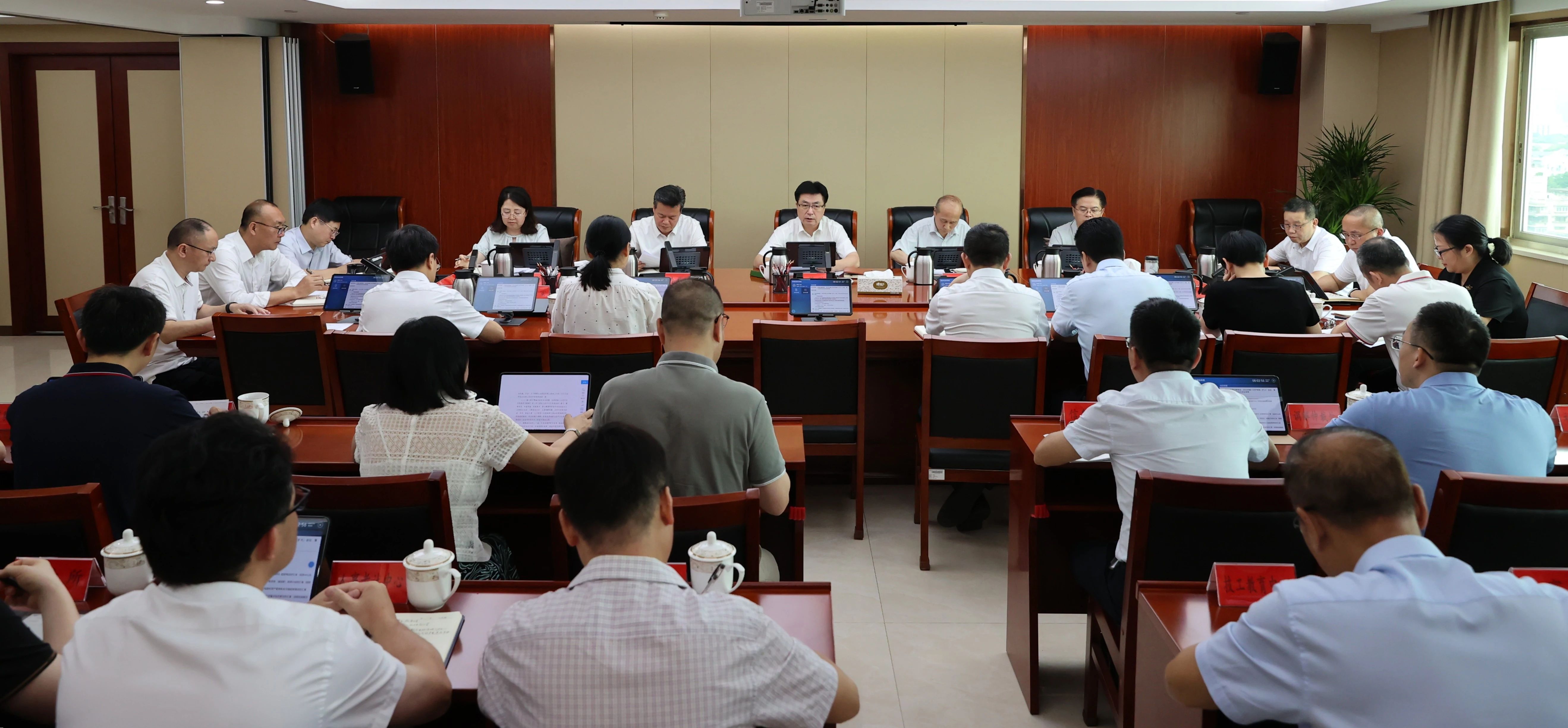 竞彩网
召开深入贯彻中央八项规定精神学习教育警示教育会